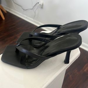 Square toe thong sandal heel